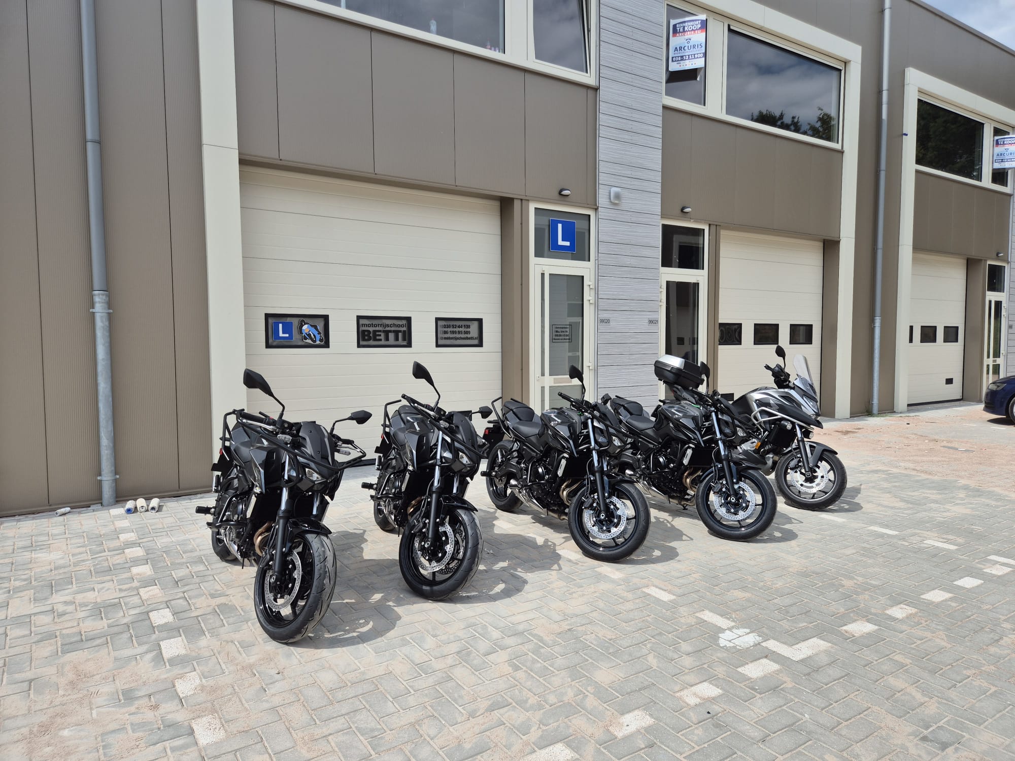 Kawasaki Z650 S lesmotoren van Motorrijschool Betti